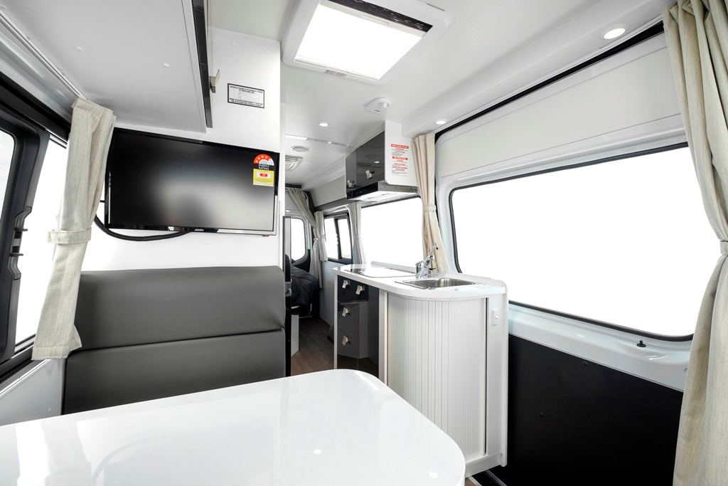 WINNEBAGO BONDI 2S (Fixed Bed)