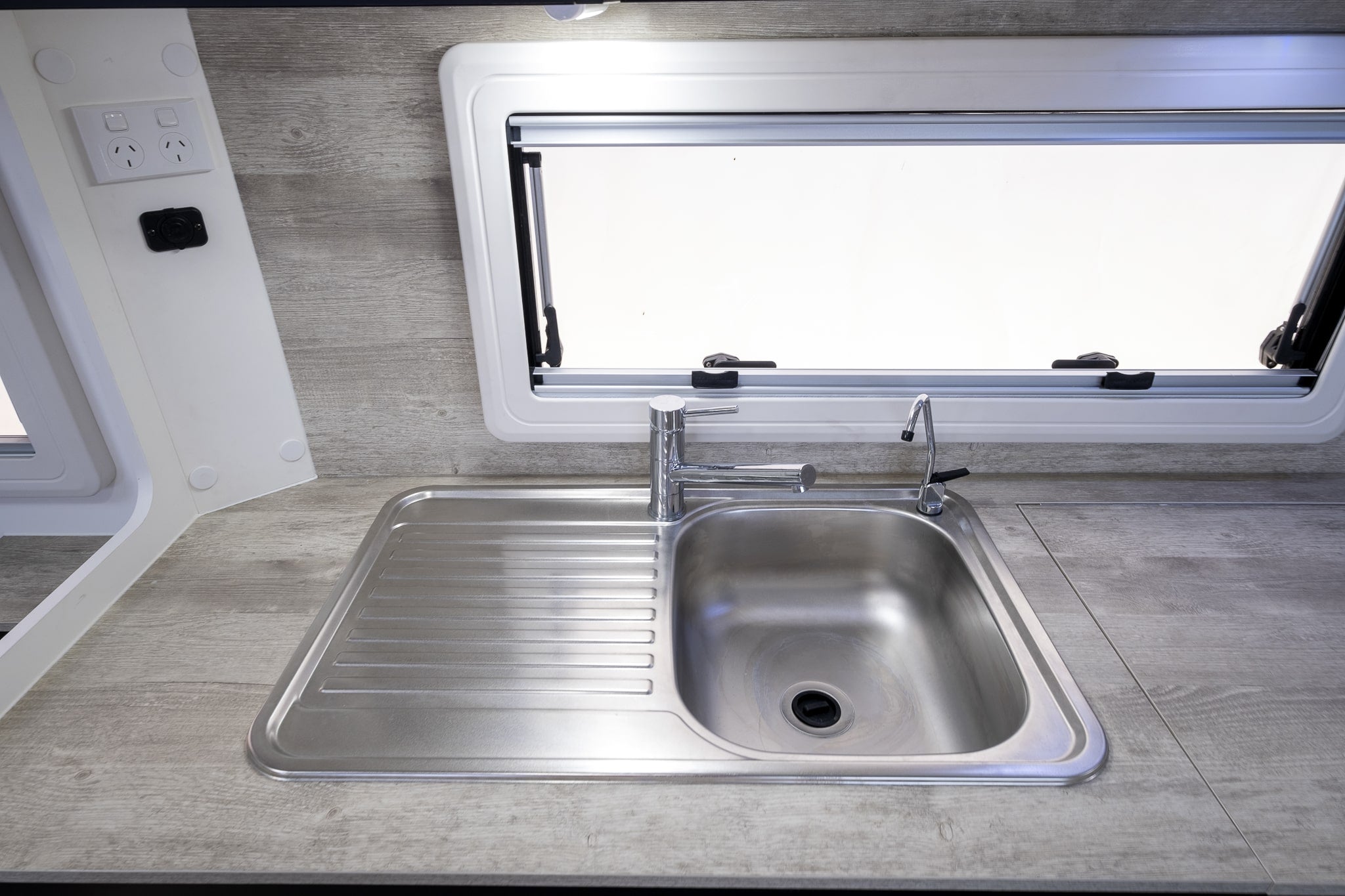 Windsor Genesis 220MD Kitchen sink in Nikolo Pine